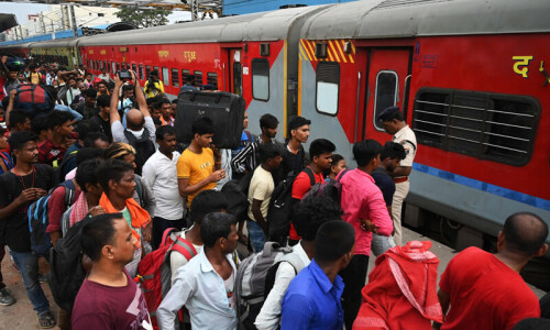 Indian train service resumes after deadly crash Indian train service resumes after deadly crash