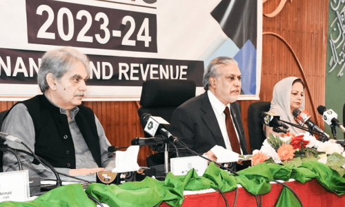 Dar looks to &lsquo;Plan B&rsquo; as IMF hopes fade away
