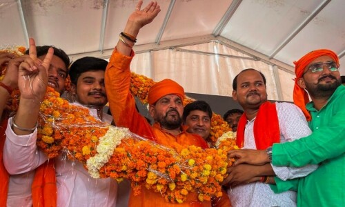 India wrestling chief holds political rally, silent on sexual misconduct probe