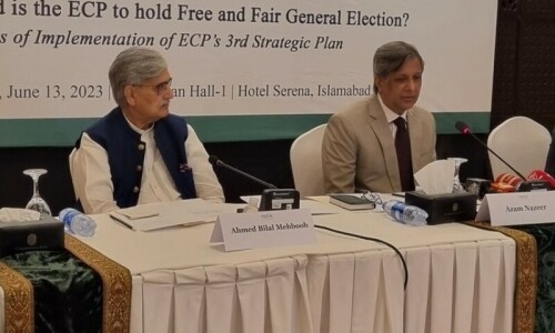 Despite ECP readiness, govt reluctant to make commitment on polls