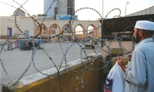 The myth and meteorology of Abdullah Shah Ghazi&rsquo;s shrine