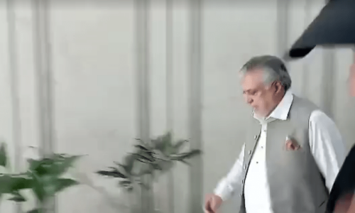 Ishaq Dar loses his cool with reporter over question on IMF programme Ishaq Dar loses his cool with reporter over question on IMF programme