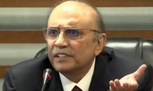 Insecurity prompting businesses to move out of Pakistan: Zardari Insecurity prompting businesses to move out of Pakistan: Zardari