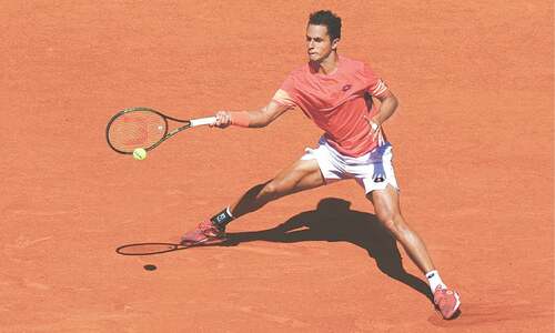 Djokovic, Alcaraz cruise into French Open quarters Djokovic, Alcaraz cruise into French Open quarters