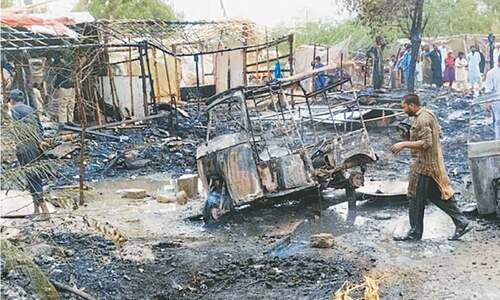 10 huts, four vehicles gutted by fire in Karachi 10 huts, four vehicles gutted by fire in Karachi