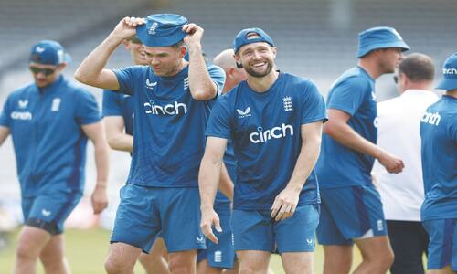England opt for all-pace attack at Lord&rsquo;s with Tongue selection