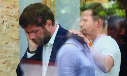 Rioters assault home of French mayor, injure his wife on fifth night of unrest over teen shooting