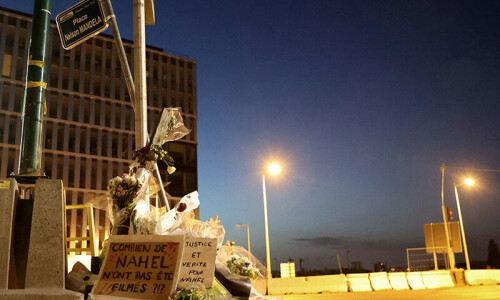 France&rsquo;s mayors call on public to gather in anti-riot display