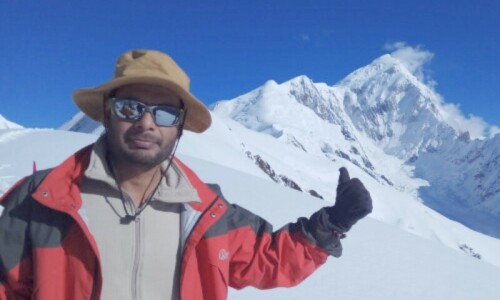 Pakistani mountaineer Asif Bhatti stranded at Nanga Parbat due to snow blindness