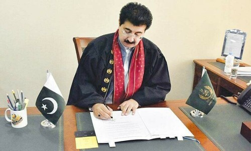 Govt tweaks NAB law through midnight ordinance Govt tweaks NAB law through midnight ordinance