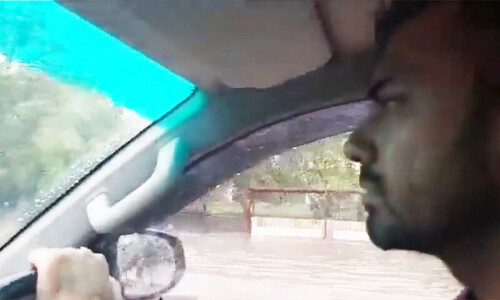 Wahab Riaz addresses splashing water on commuters, says it was ‘purely unintentional’ Wahab Riaz addresses splashing water on commuters, says it was ‘purely unintentional’