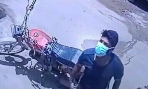 Karachi Police make little headway in probe into harassment of woman in public; predator remains at large