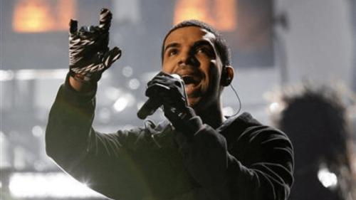 Phone thrown at singer Drake during performance in Chicago