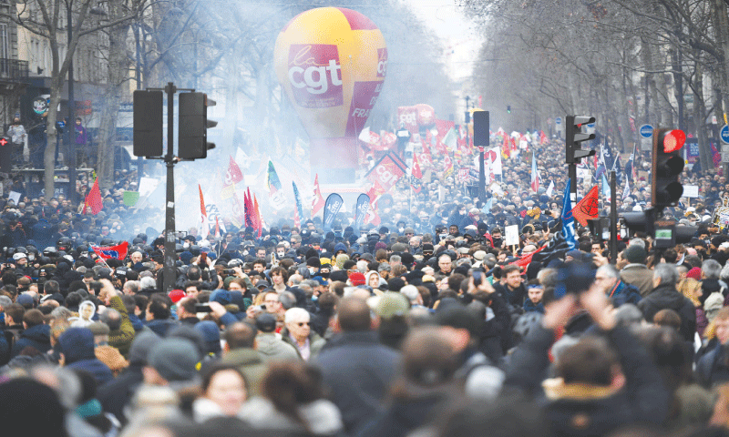 Hundreds defy Paris protest ban a week after riots