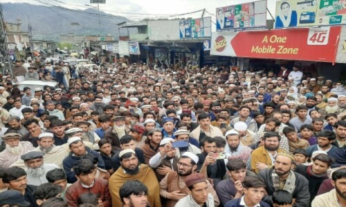 Dir residents protest construction of police lines on &lsquo;their&rsquo; land