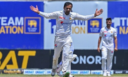 Pakistan lose three wickets in 131-run chase against Sri Lanka