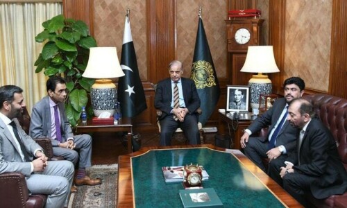 PM looks to calm nerves of coalition partners, businessmen