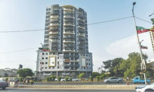 Ex-SBCA chief Kaka gets interim bail in Karachi&rsquo;s Nasla Tower case