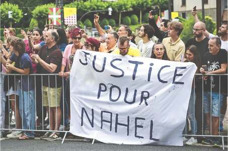 Protesters ram car into mayor&rsquo;s house amid street clashes in France