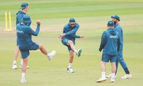Anderson omitted as England ring changes for third Ashes Test
