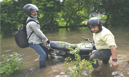Floods force Delhi to shut schools and offices