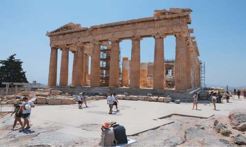 Acropolis closes at hottest hours amid blistering heatwave in Greece