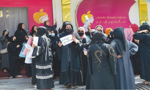 Afghan women protest against beauty parlour ban