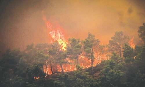 Boats evacuate thousands threatened by Rhodes fire