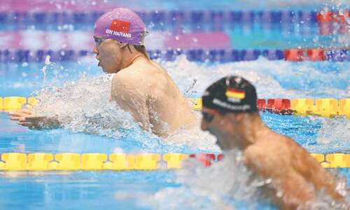 China take centre stage at swimming worlds