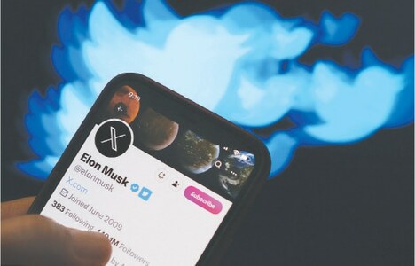 Twitter loses distinctive bird logo amid Musk&rsquo;s banking ambitions