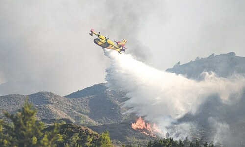 Firefighting plane crashes in Greece as wildfires rage