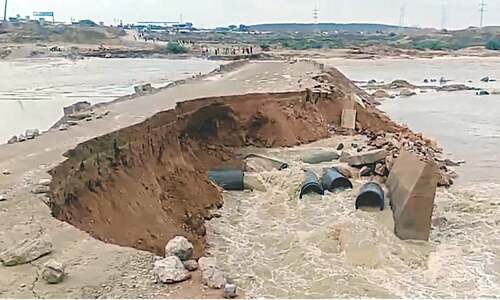 Rains, flash floods cut off Balochistan from other areas Rains, flash floods cut off Balochistan from other areas