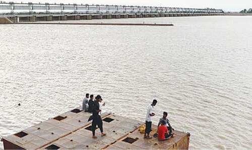 Guddu, Sukkur barrages in medium flood as peak arrives