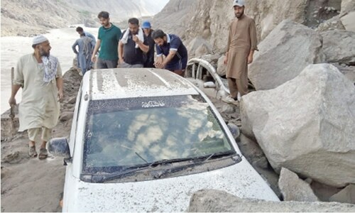 Thousands stranded as flash floods block Karakoram Highway, Skardu road