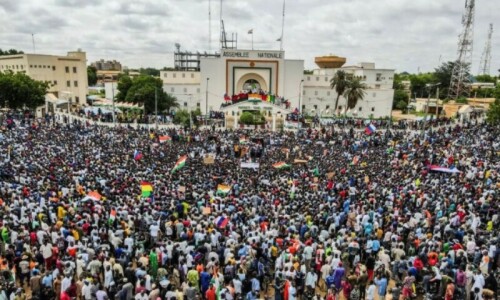 West African leaders thrash out plan to intervene in Niger