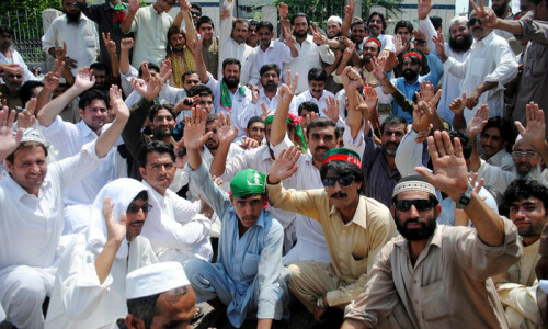 KP witnesses few street protests as PTI workers stay ‘silent’ over Imran’s arrest KP witnesses few street protests as PTI workers stay ‘silent’ over Imran’s arrest