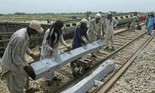 Broken track, missing fishplates blamed for rail crash Broken track, missing fishplates blamed for rail crash