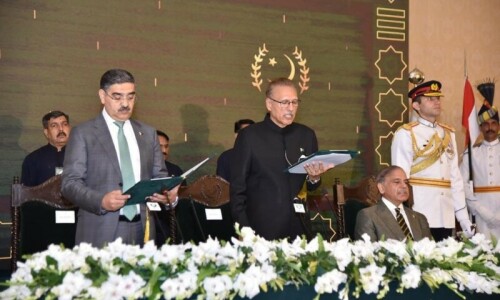 Anwaarul Haq Kakar sworn in as caretaker prime minister amid allies&rsquo; grumblings