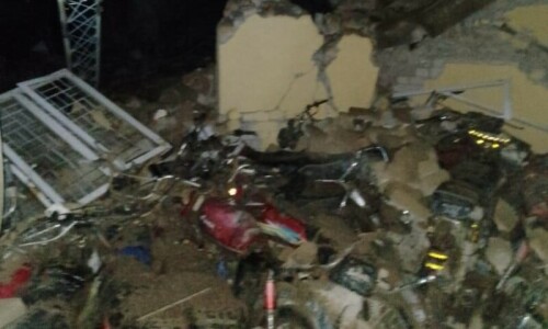 5 cops injured as lightning strikes police station in Attock: official