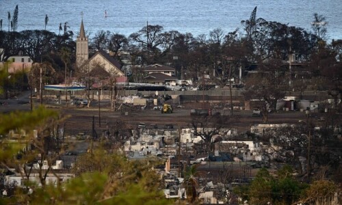 Hawaii officials say &lsquo;no regrets&rsquo; about lack of wildfire sirens