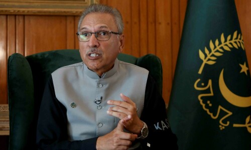 Bills debacle: Legal, political analysts criticise Alvi&rsquo;s failure to initiate inquiry into forgery claims