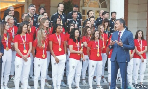 Spain PM says football boss apology over kiss ‘insufficient’ Spain PM says football boss apology over kiss ‘insufficient’