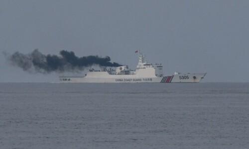 Chinese ships chase, block Philippine boats in disputed sea Chinese ships chase, block Philippine boats in disputed sea