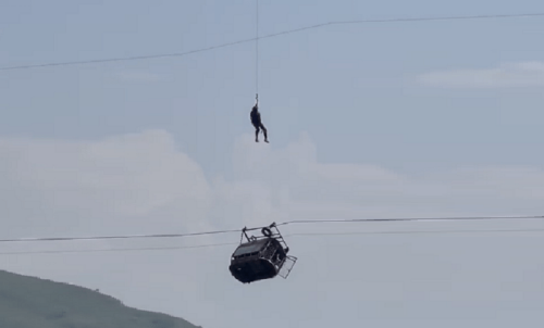 8 people rescued from cable car in KP’s Battagram not given medical aid, claims local activist 8 people rescued from cable car in KP’s Battagram not given medical aid, claims local activist