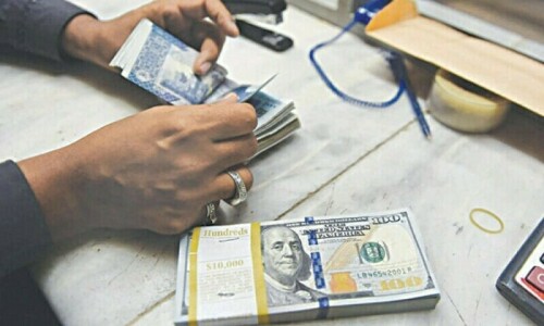 Dollar trades at Rs301 in interbank market