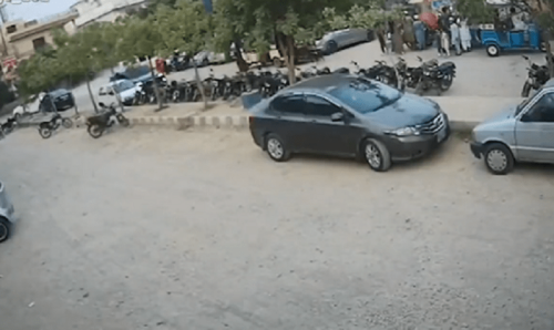 Police register FIR after double cabin vehicle runs over 4 of a family in Karachi’s Gulshan-i-Iqbal Police register FIR after double cabin vehicle runs over 4 of a family in Karachi’s Gulshan-i-Iqbal