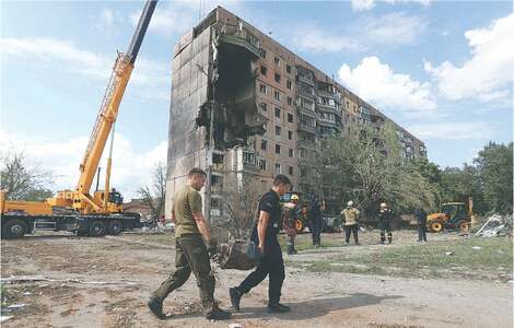 Six die in Ukraine as Moscow steps up strikes