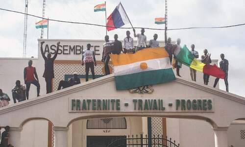 Coup backers rally across Niger, condemn France