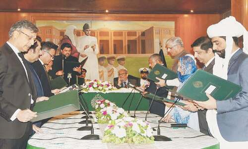 Ex-army man among 10 sworn in as Sindh caretaker ministers
