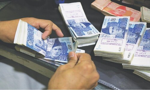 Dollar scales Rs315 in open market